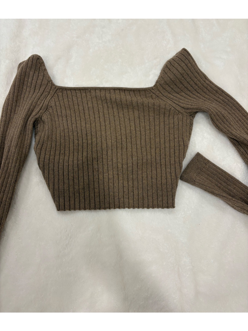 Promesa Ribbed V-Neck Cropped Sweater in Brown - Picture 3 of 3